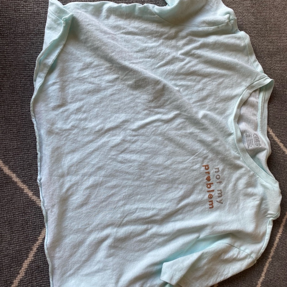 2 cropped short sleeve shirts